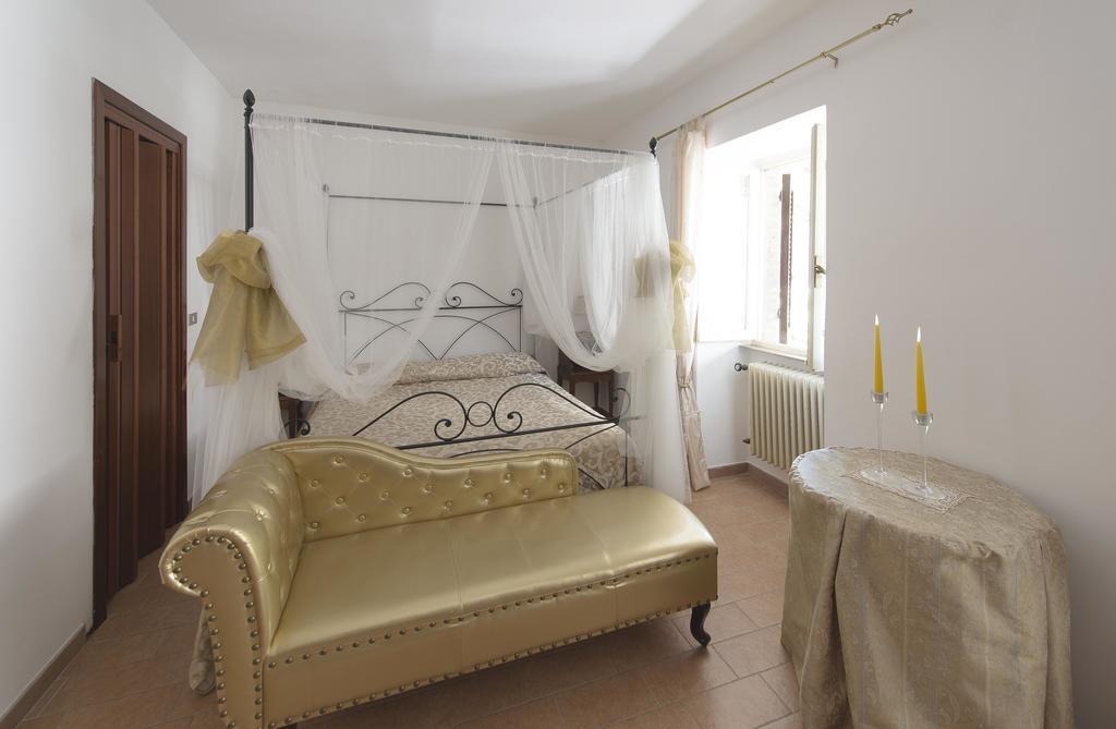 Bed and Breakfast Residenza Di Via Piccardi Gubbio Pokoj fotografie