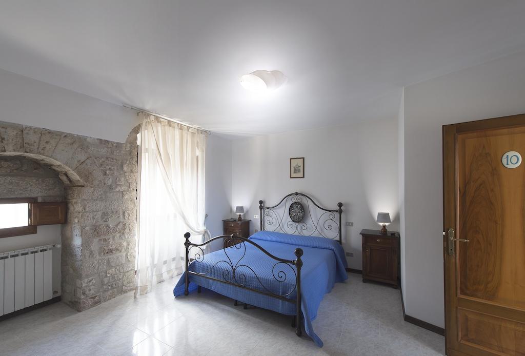 Bed and Breakfast Residenza Di Via Piccardi Gubbio Pokoj fotografie